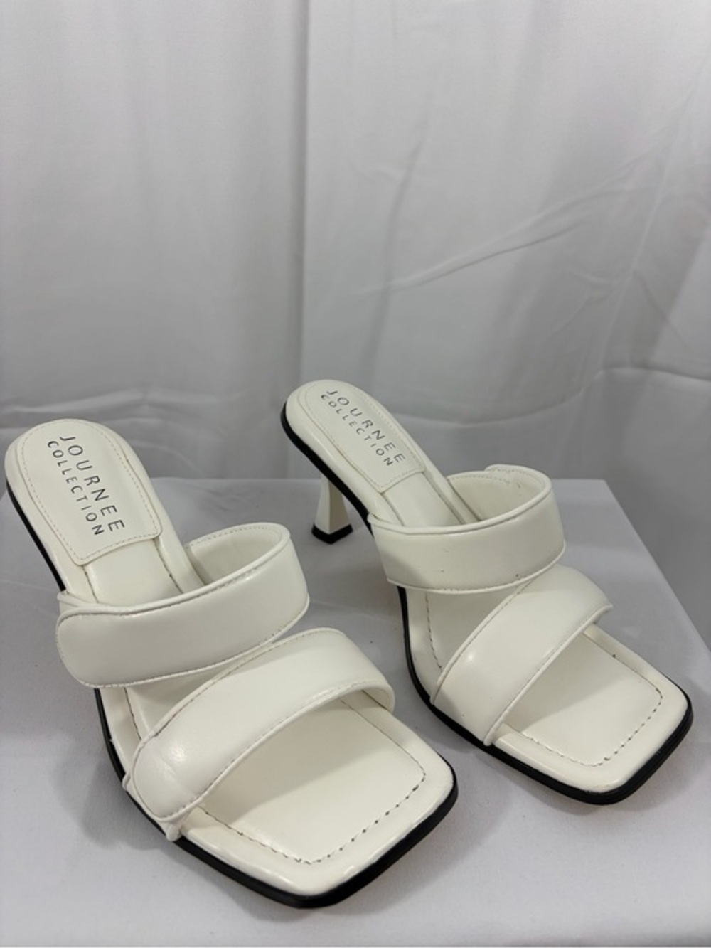 NWT Journee Collection Women’s Size 9 White Double-Strap Squared Toe 3 Inch Heel